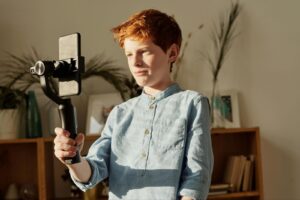 Blogging Vs Vlogging: Deep Comparison for Beginners 